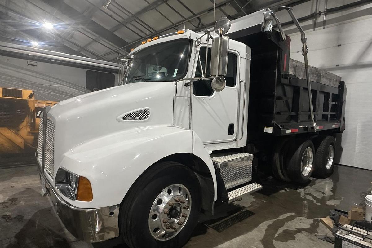 Used 2006 KENWORTH T300