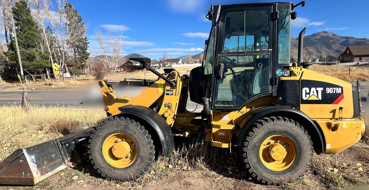 Used 2016 CATERPILLAR 907M