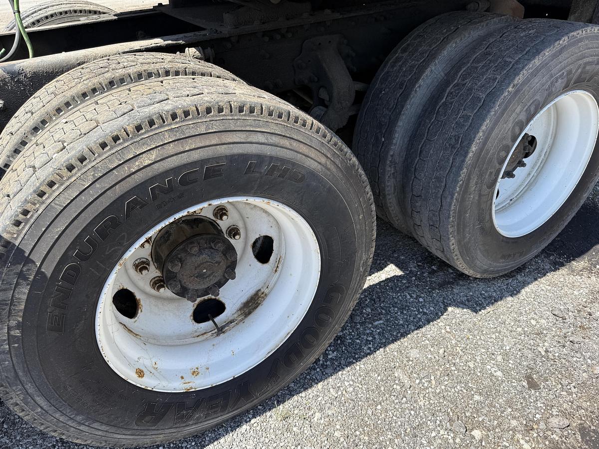 Used 2007 VOLVO VNM64T200