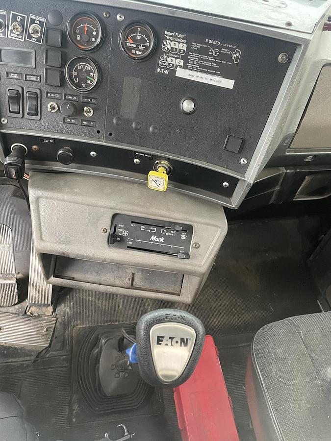 Used 2001 MACK RD688s Roll Off