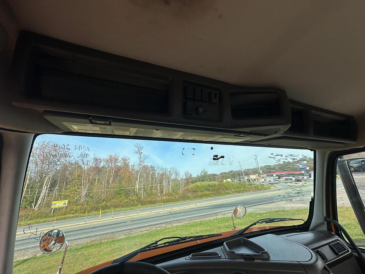 Used 2014 VOLVO VNM64T