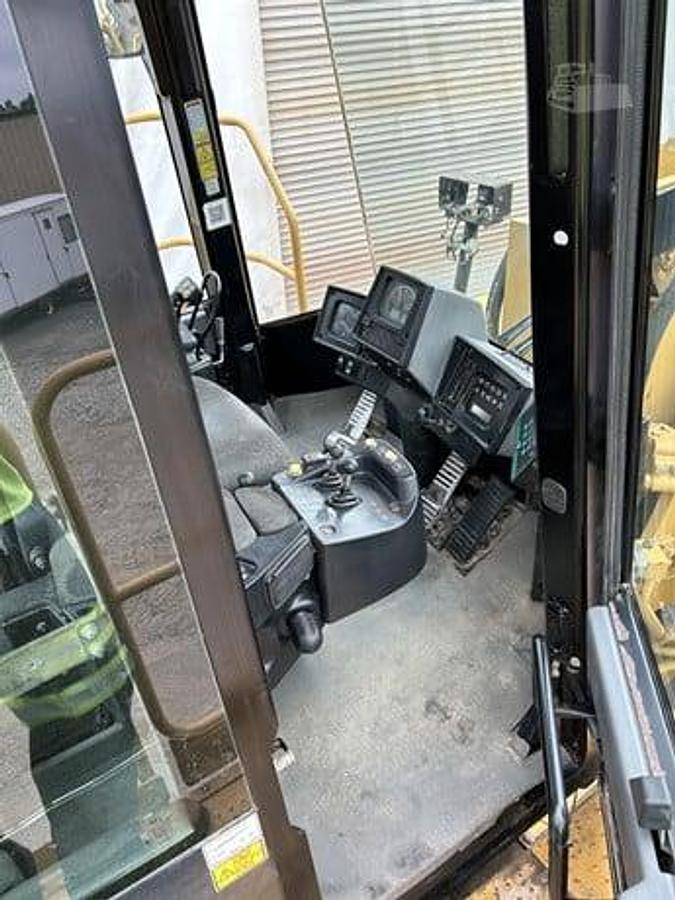 Used 2010 CATERPILLAR 988H