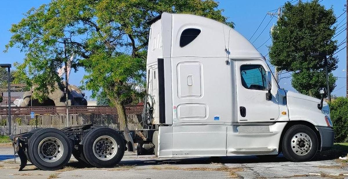 Used 2012 FREIGHTLINER Cascadia