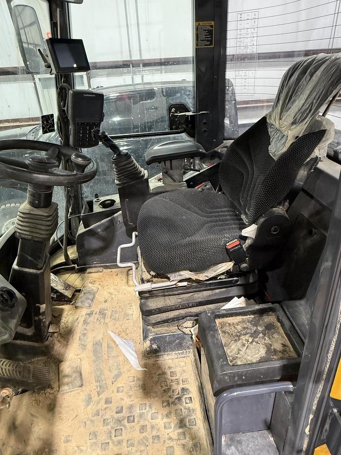 Used 2022 DEERE 324L