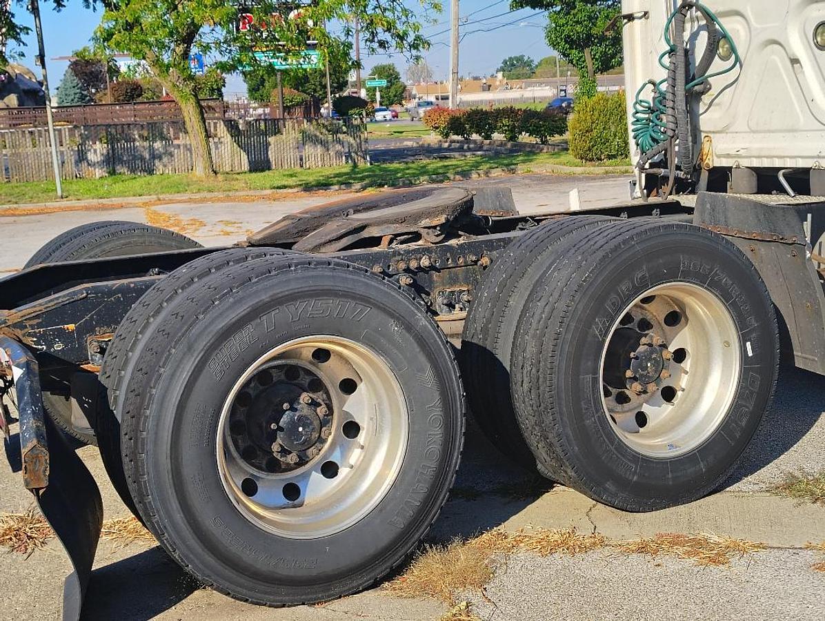 Used 2012 FREIGHTLINER Cascadia