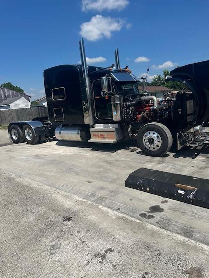 Used 2020 PETERBILT 389