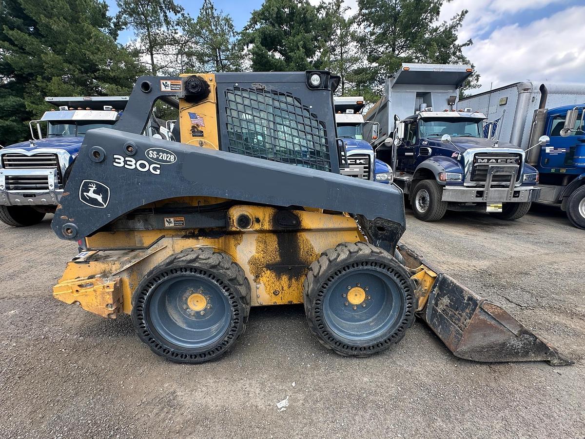 Used 2017 DEERE 330G