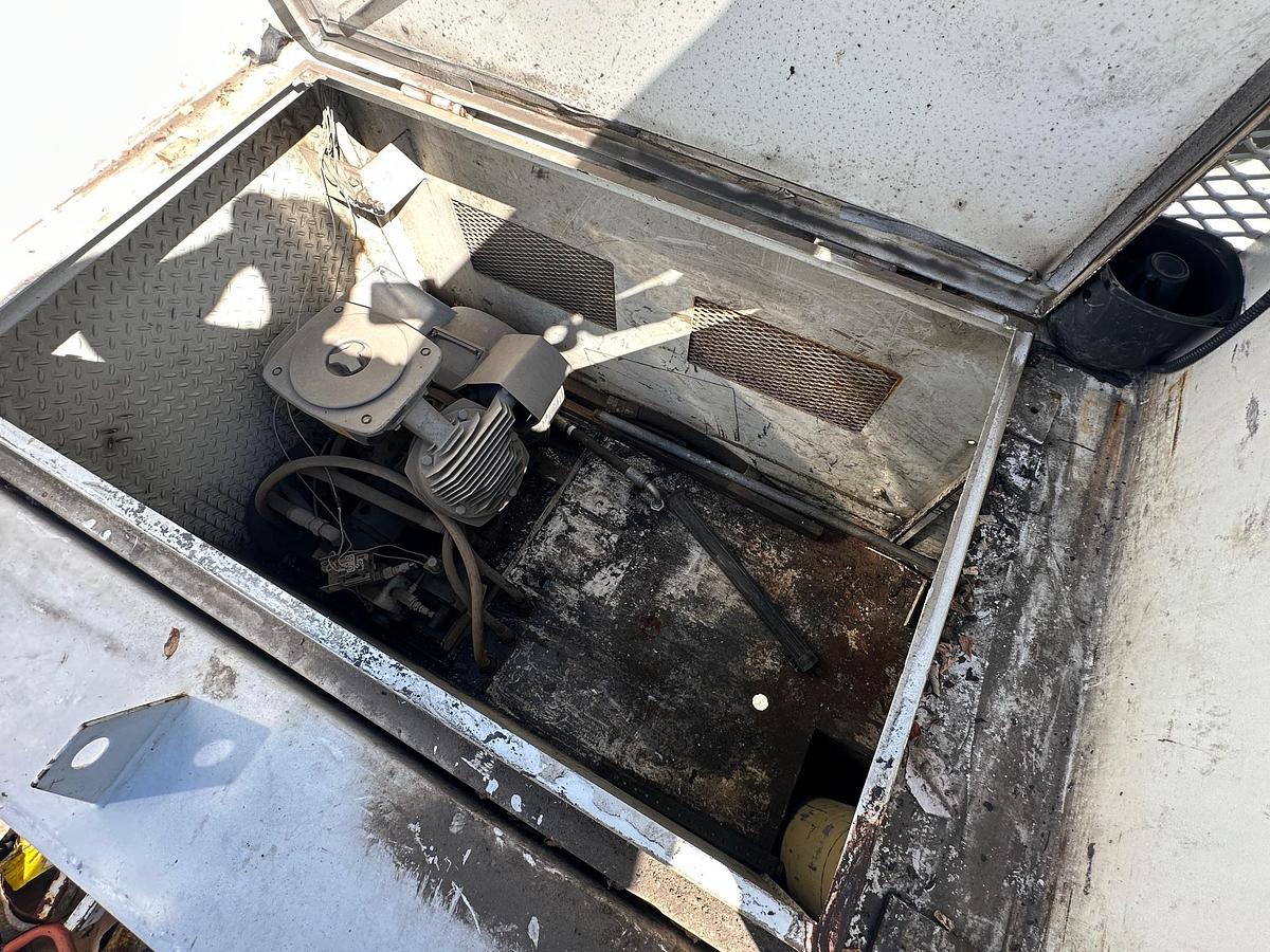 Used 2010 INTERNATIONAL 4300 Service Truck