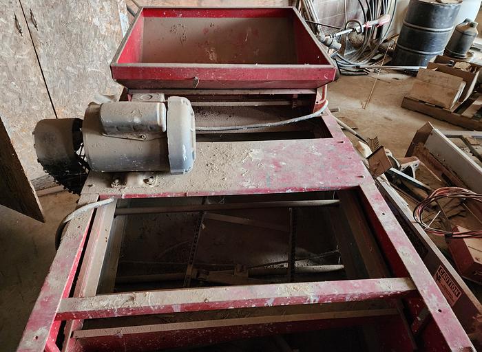 Used 1980 CLIPPER M2B Farm-Sized Seed & Grain Cleaner