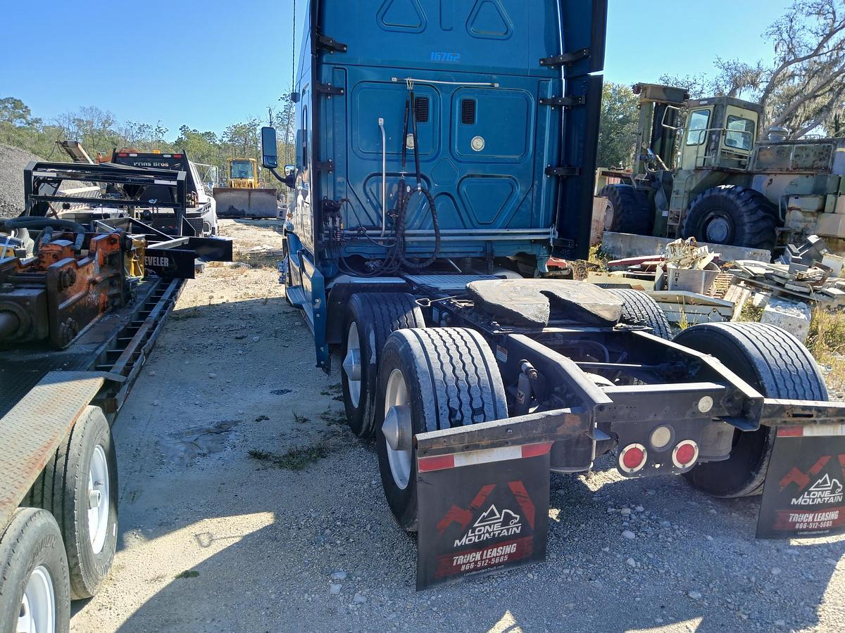 Used 2012 FREIGHTLINER Columbia