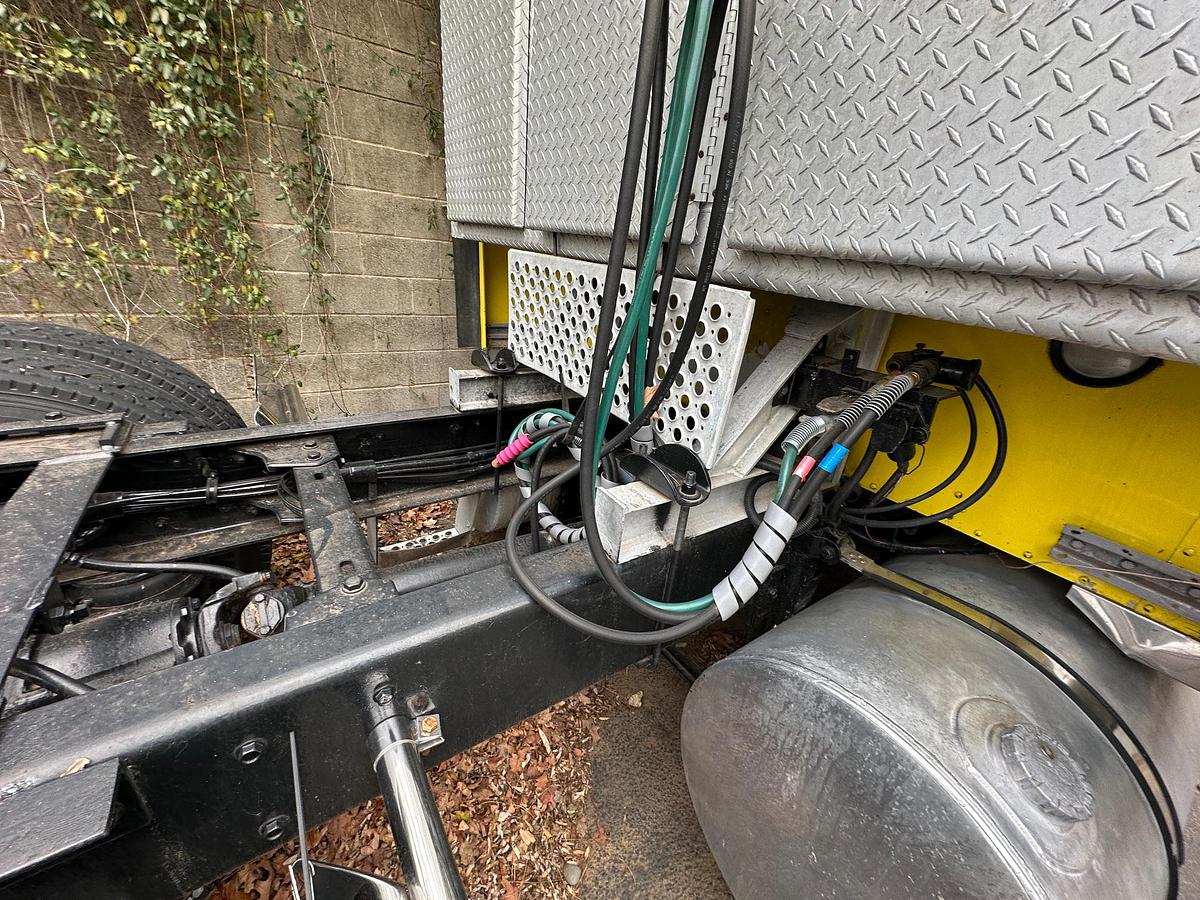 Used 2001 KENWORTH W900 AeroCab