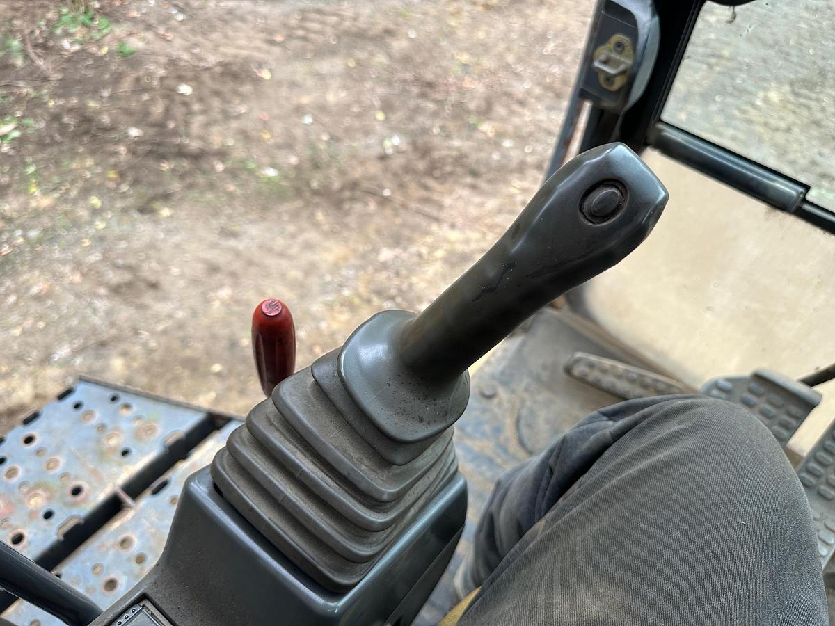 Used 2011 DEERE 450D LC