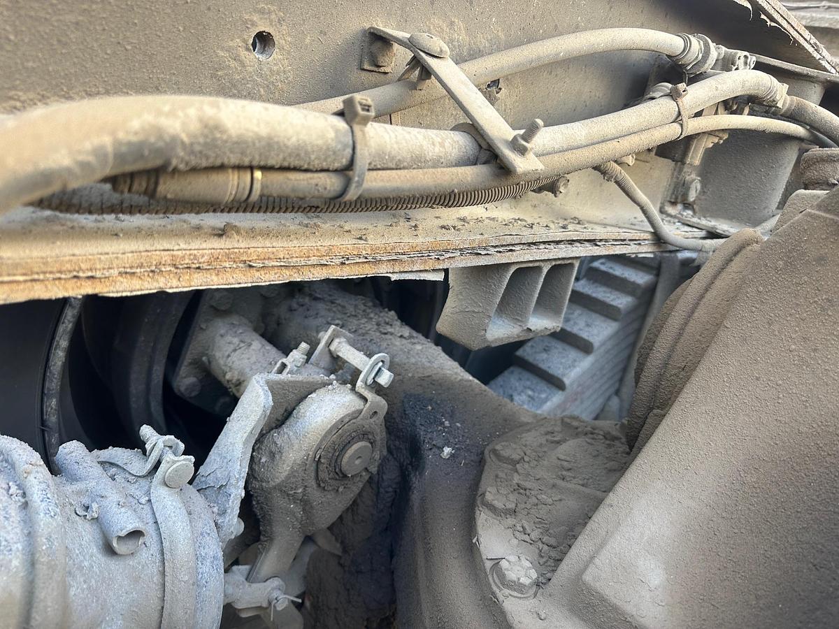 Used 2005 MACK CV713