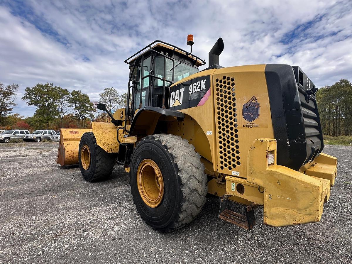 Used 2013 CATERPILLAR 962K