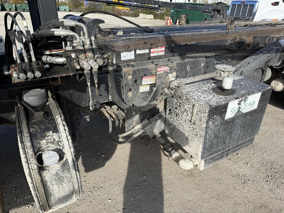 Used 2016 PETERBILT 348