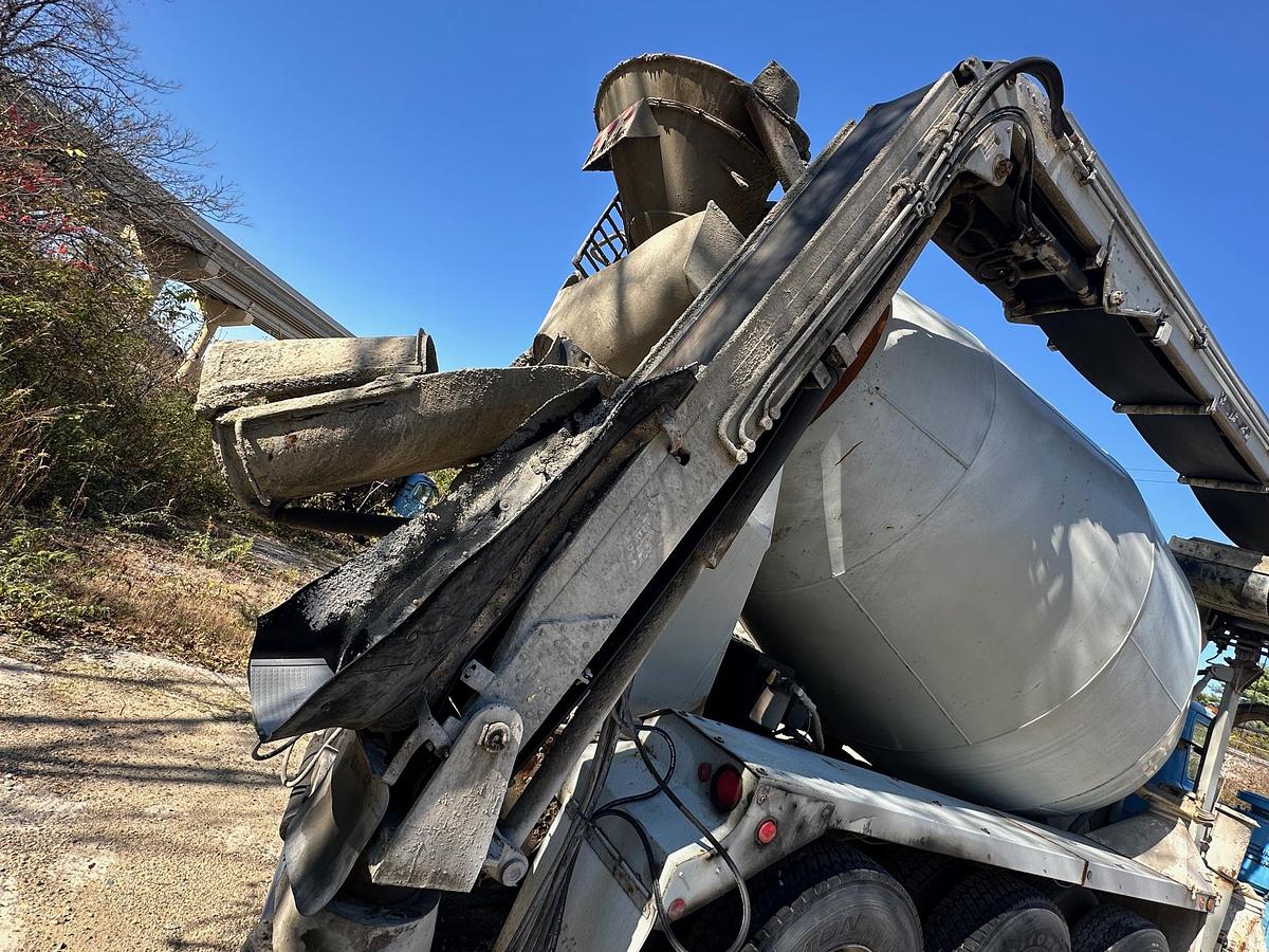 Used 2000 MACK DM690S Conveyor