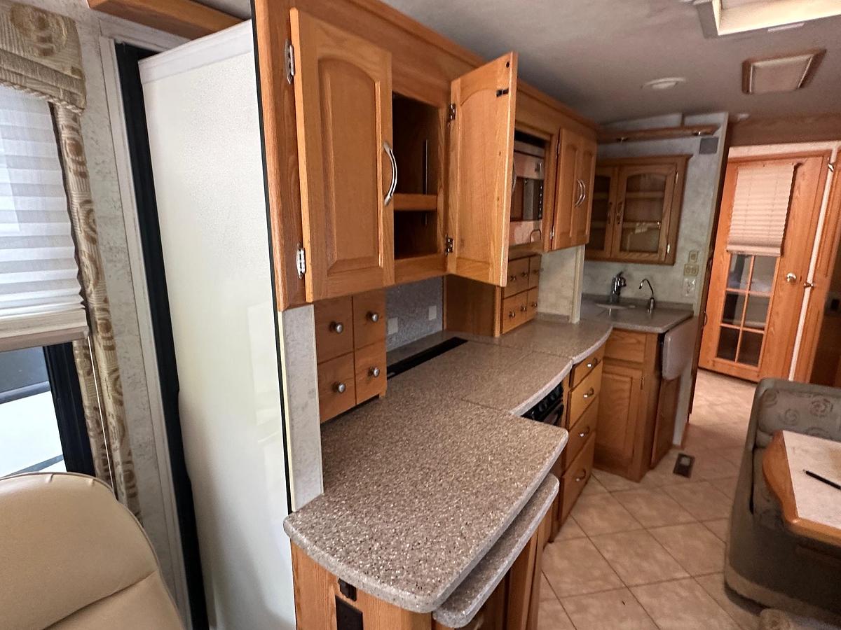 Used 2005 WINNEBAGO Suncruiser