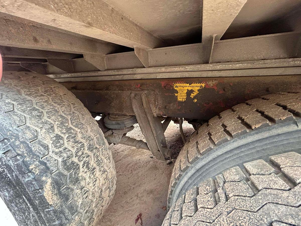 Used 2001 MACK RD688