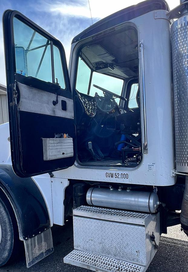 Used 2000 PETERBILT 357