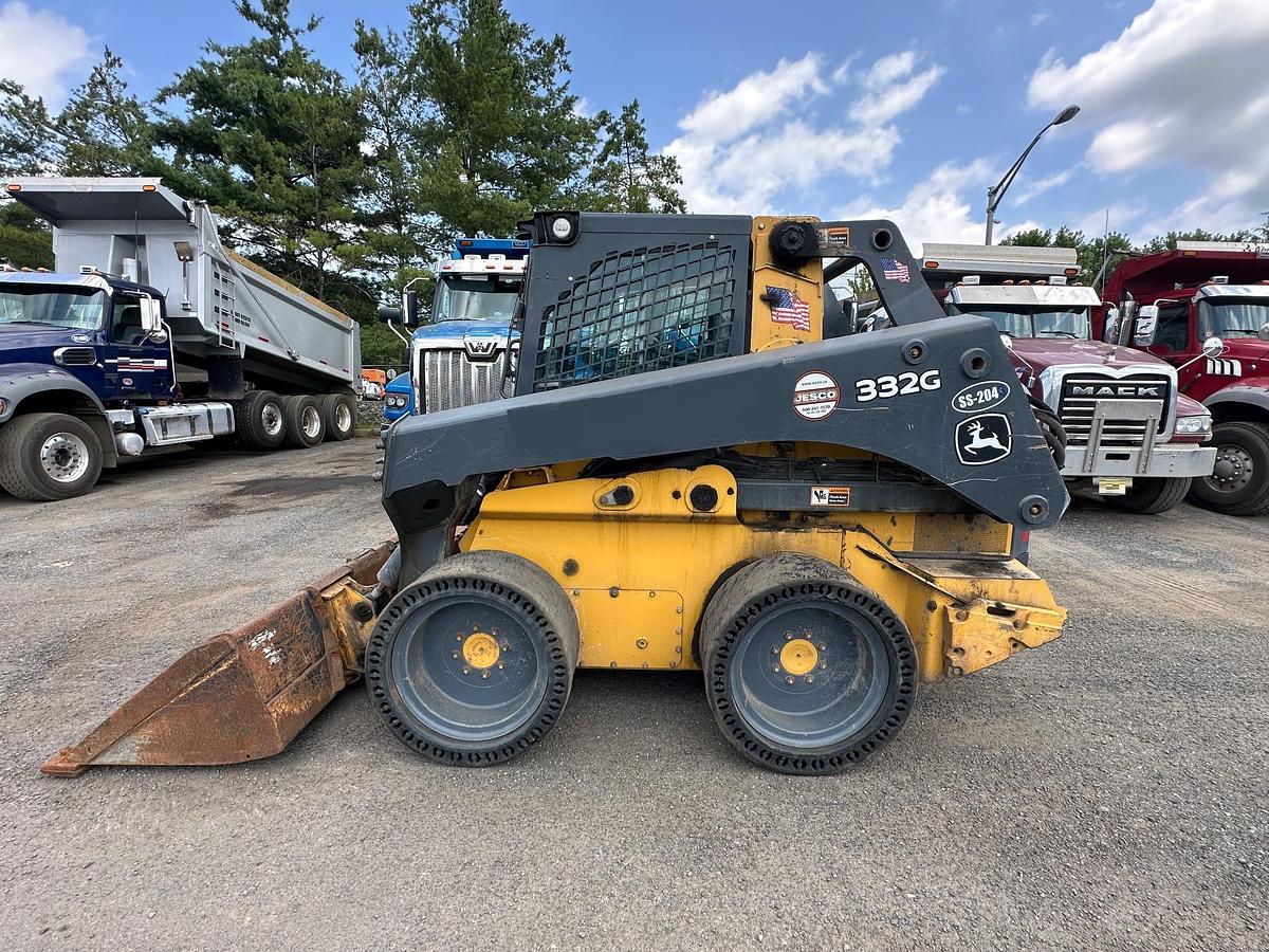 Used 2017 DEERE 332G