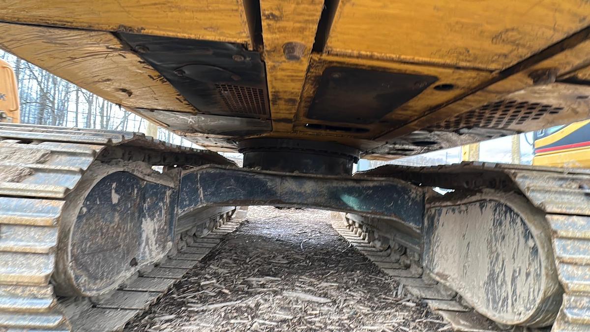 Used 2001 DEERE 160C LC