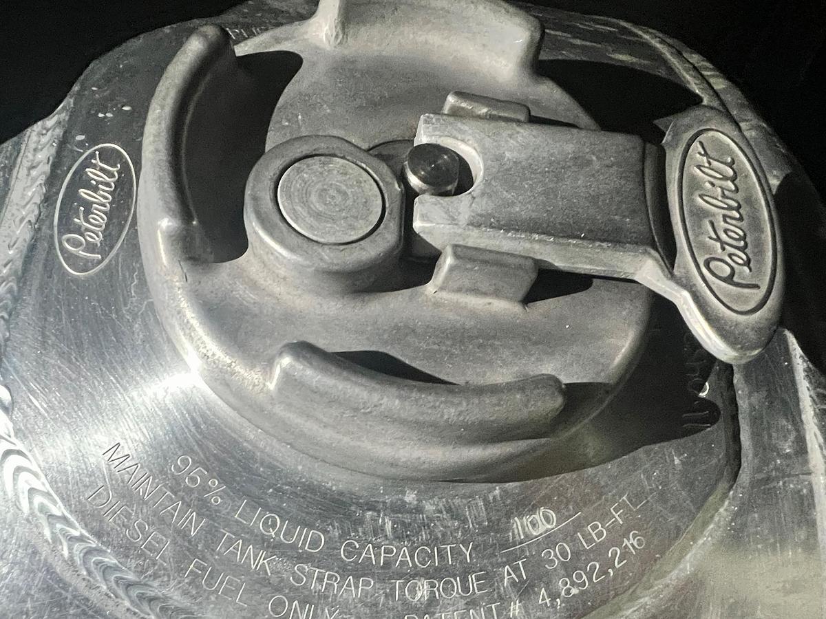 Used 2012 PETERBILT 388 Dump truck