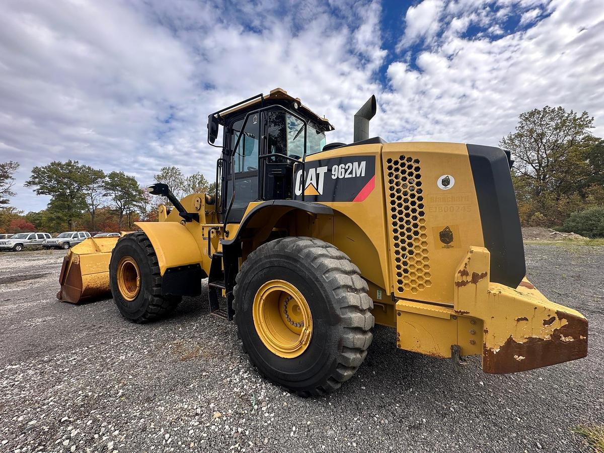 Used 2015 CATERPILLAR 962M