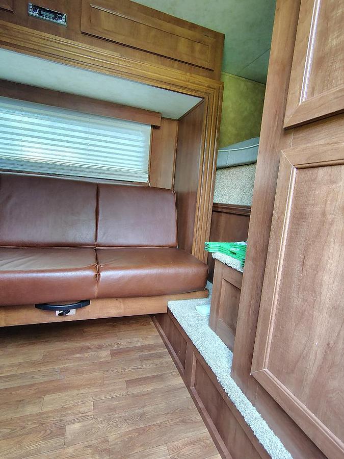 Used 2015  Select 32 x 102