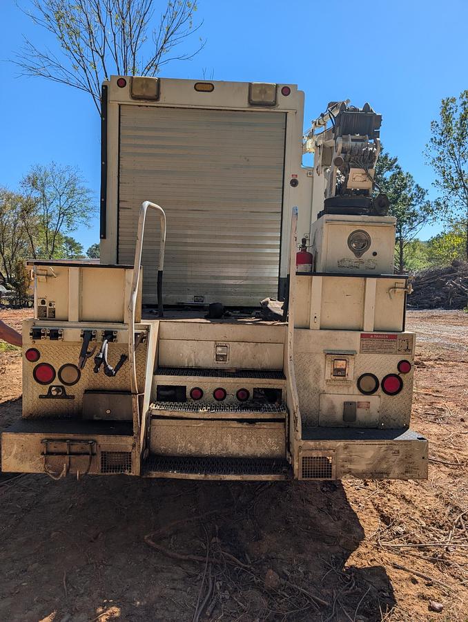 Used 2001 INTERNATIONAL DT466