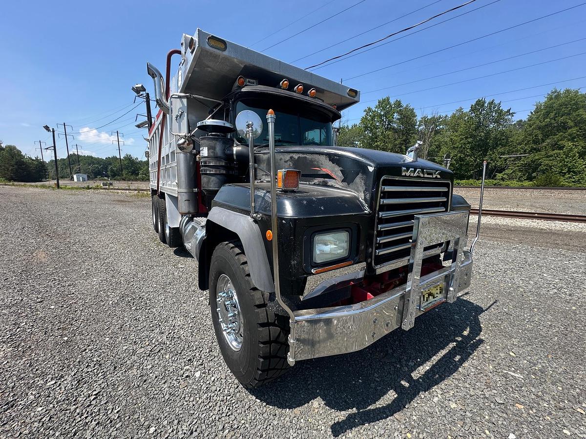 Used 1997 MACK RD688S