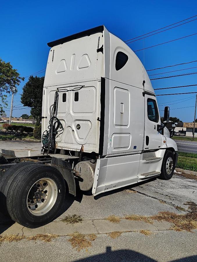 Used 2012 FREIGHTLINER Cascadia