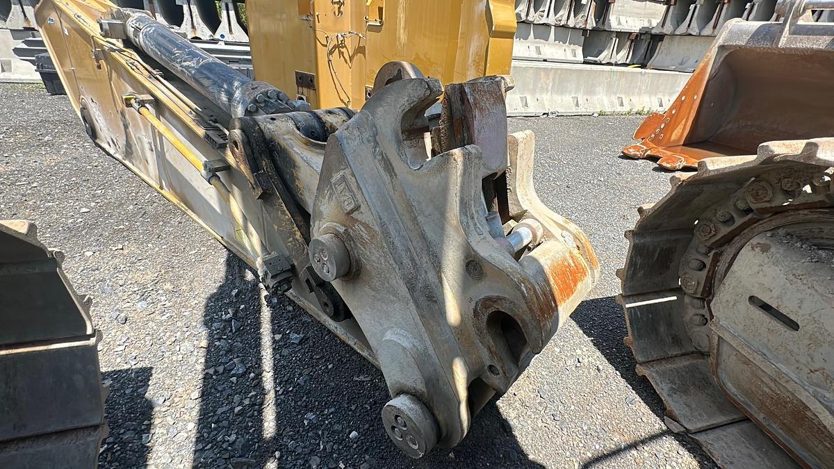 Used 2022 CATERPILLAR 374