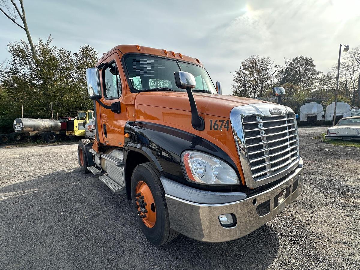 Used 2012 FREIGHTLINER Cascadia 125