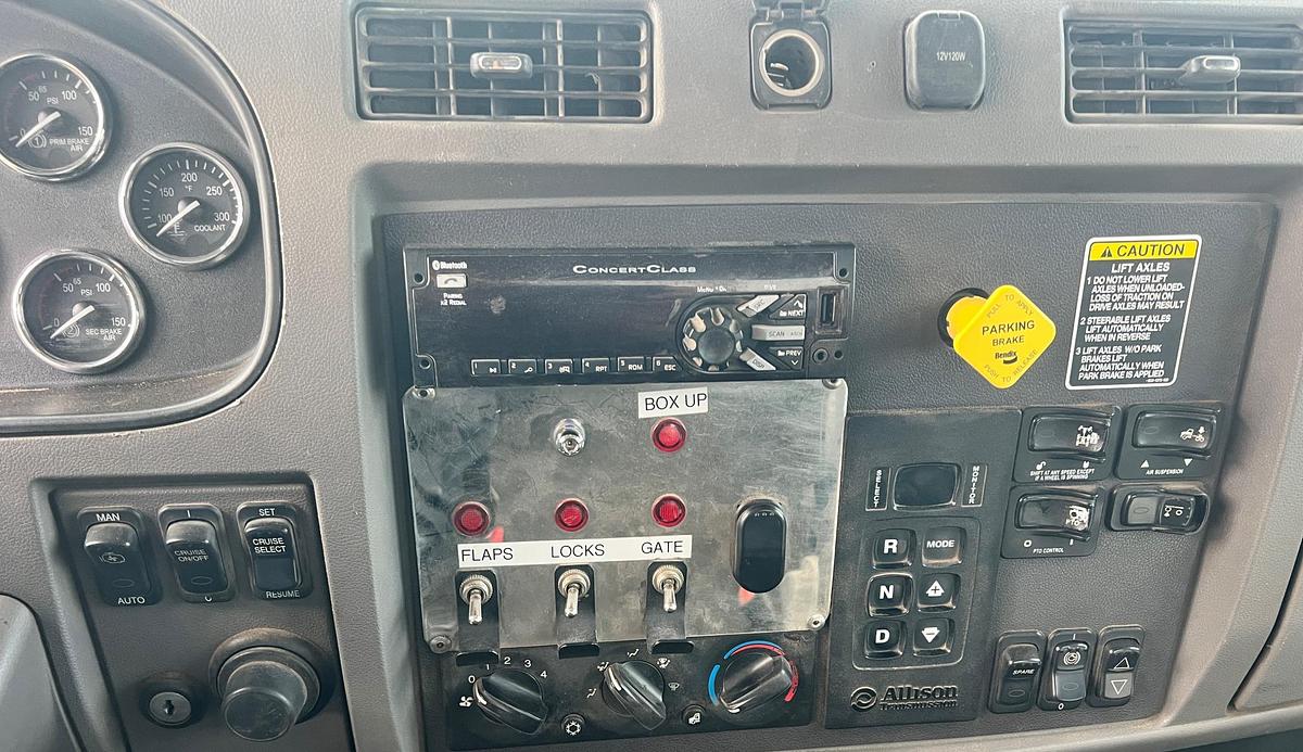 Used 2016 PETERBILT 348