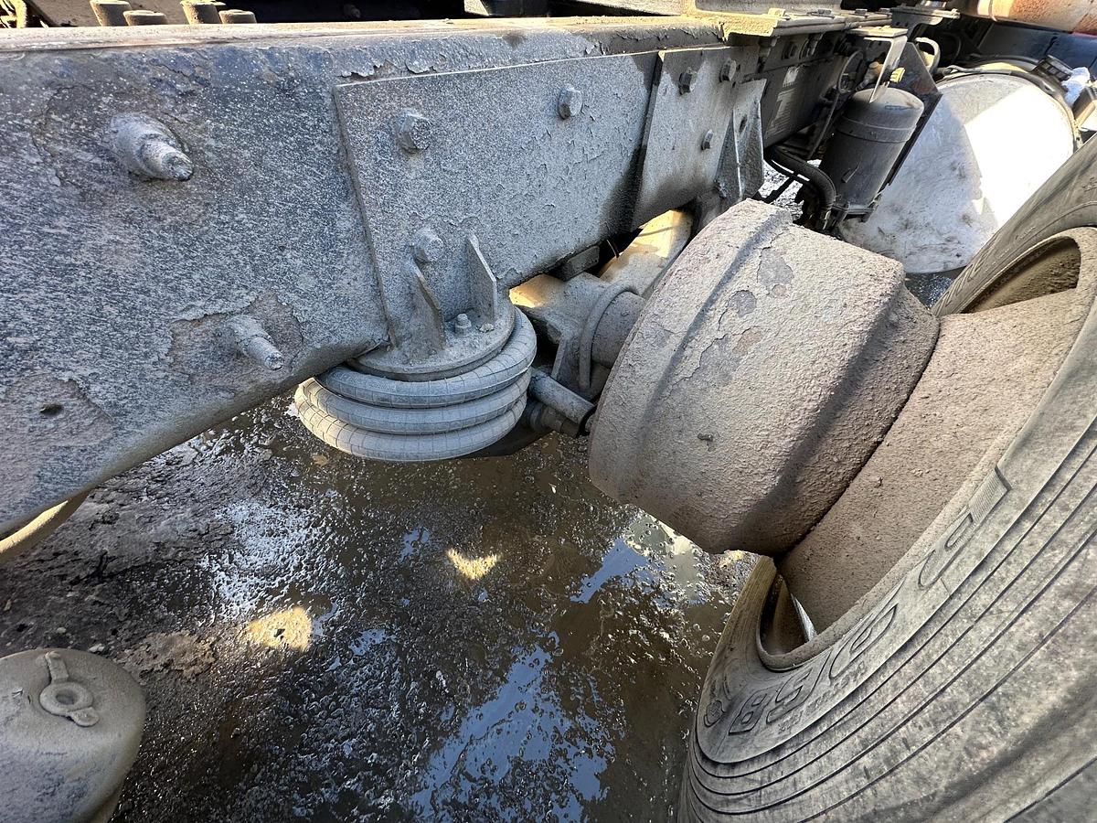 Used 2005 MACK CV713