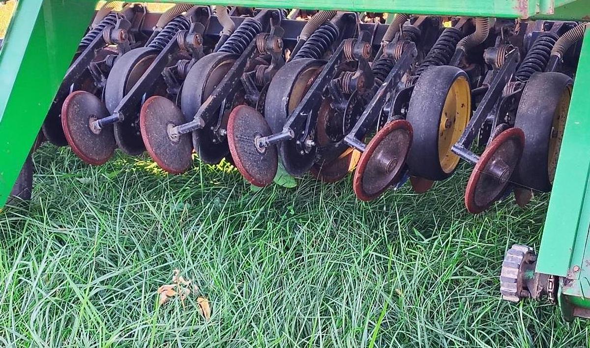 Used 1992 JOHN DEERE 750 Grain Drills