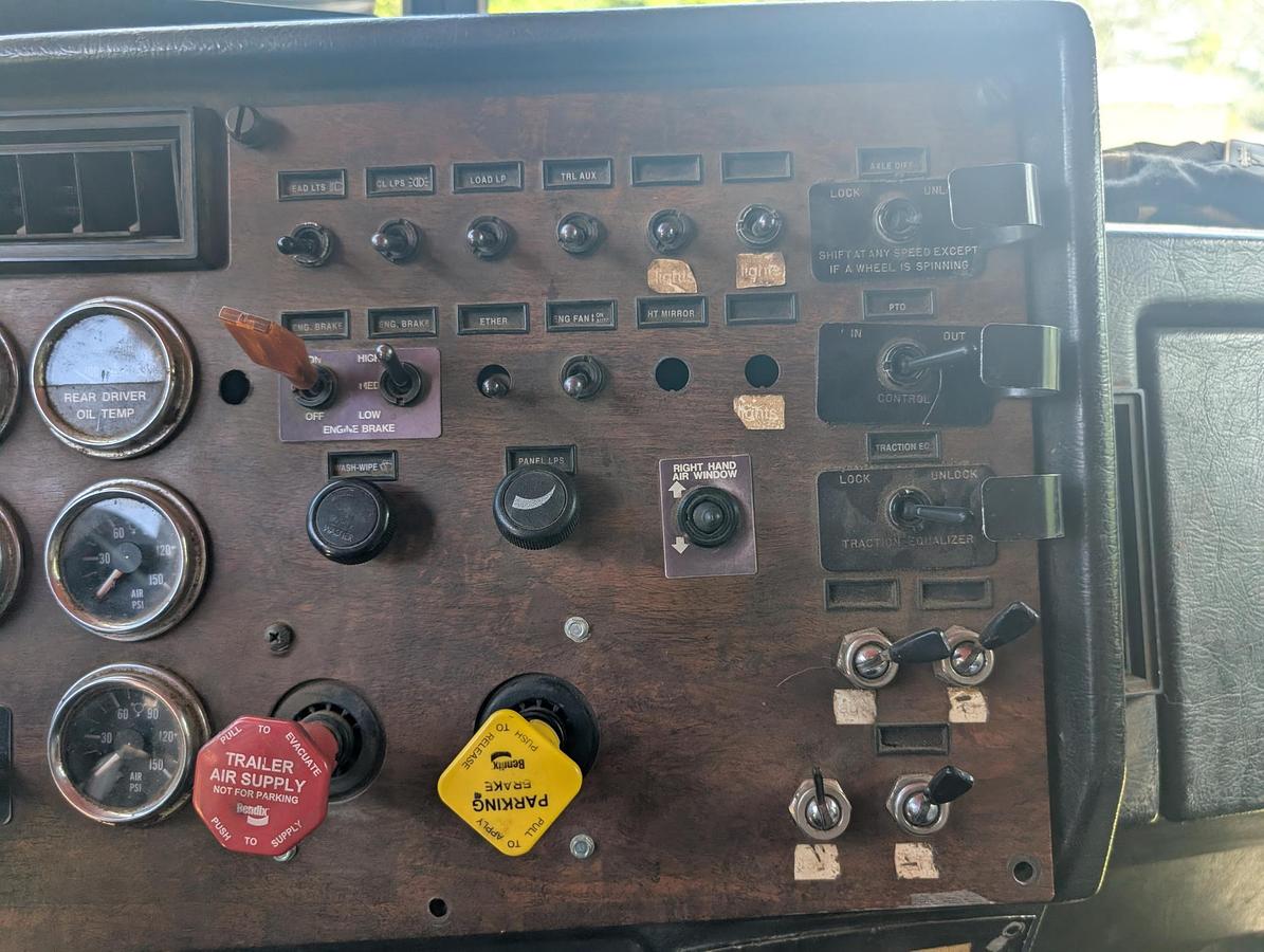 Used 1995 PETERBILT 330