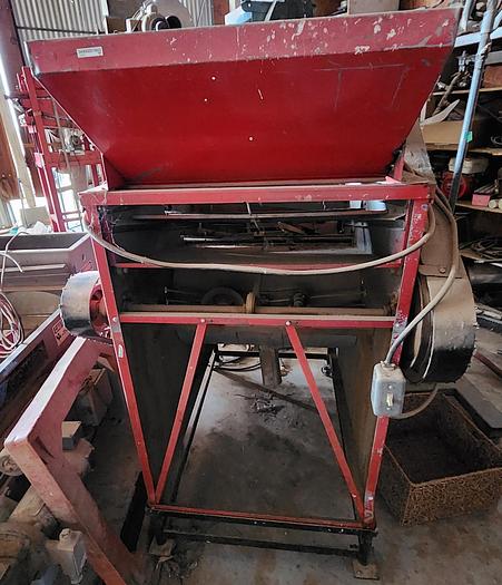 Used 1980 CLIPPER M2B Farm-Sized Seed & Grain Cleaner