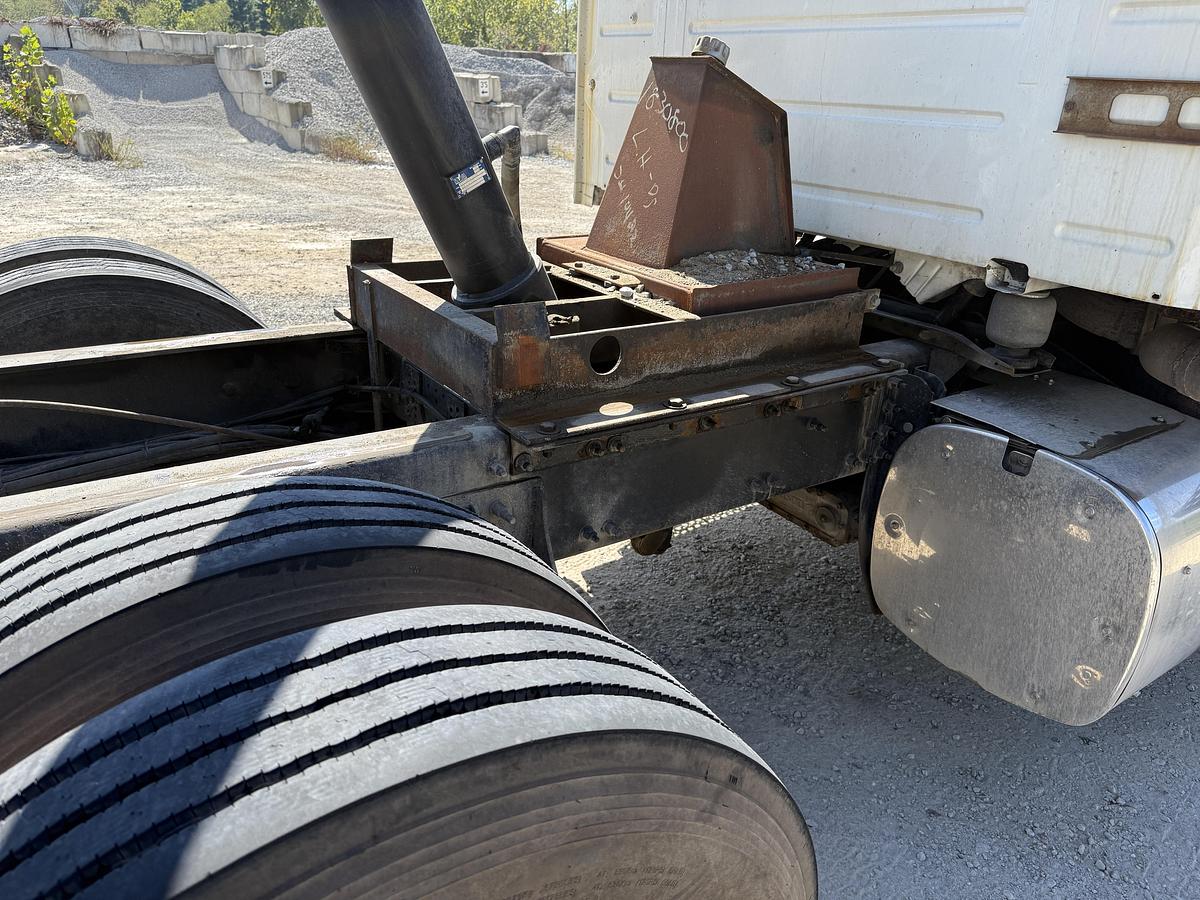 Used 2016 VOLVO VHDNC64RN