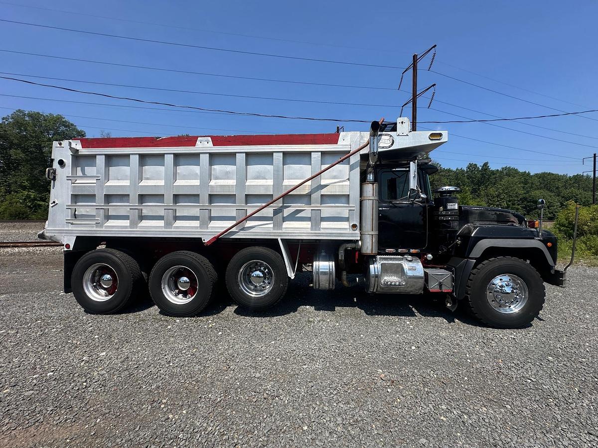 Used 1997 MACK RD688S
