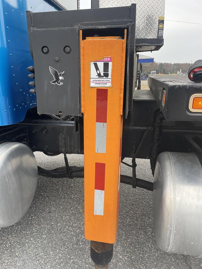 Used 2008 PETERBILT 365 Crane