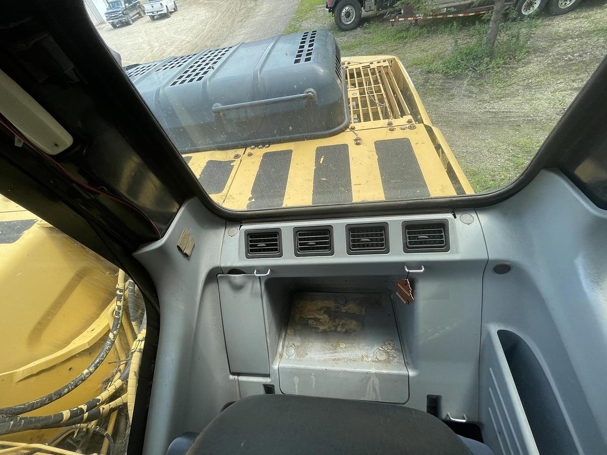 Used 2003 KOMATSU PC200 LC7