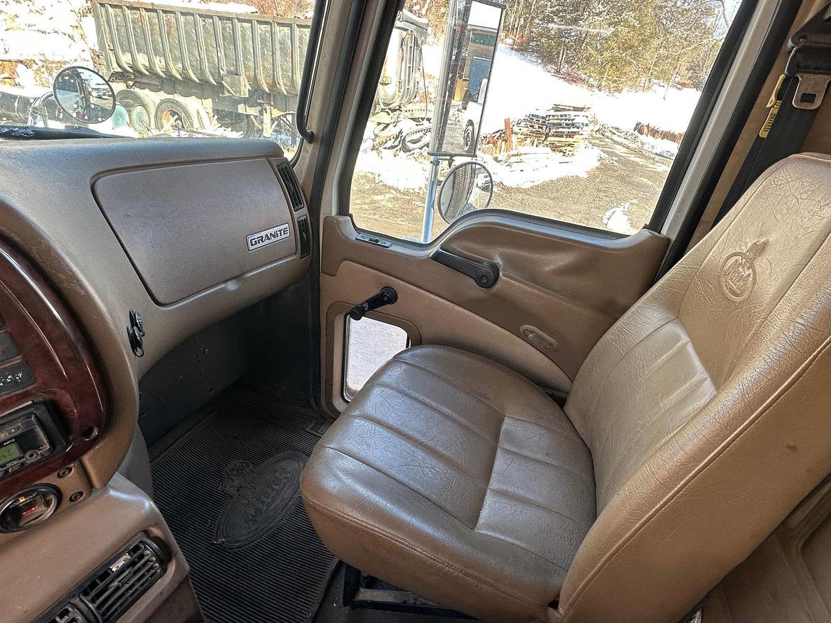 Used 2005 MACK CV713