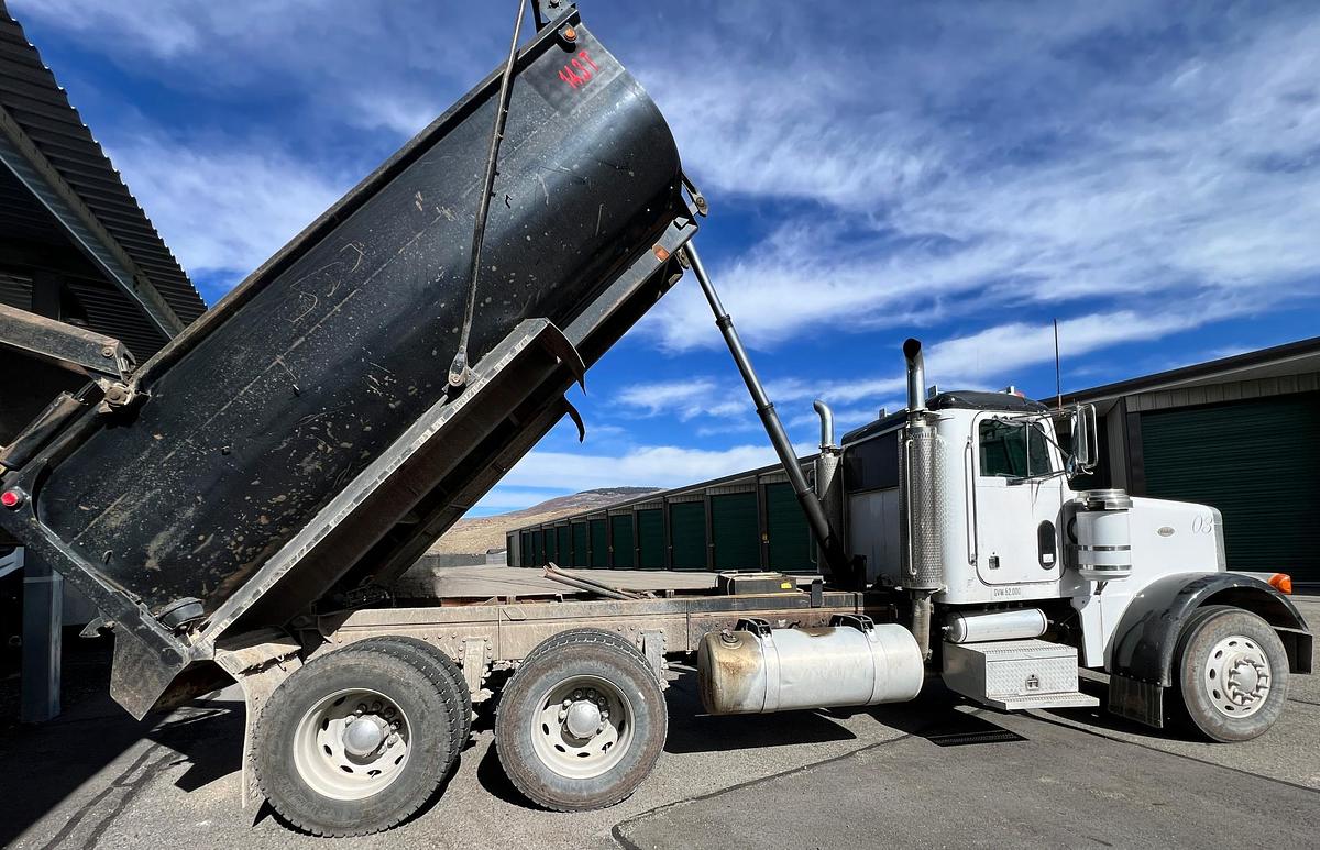 Used 2000 PETERBILT 357