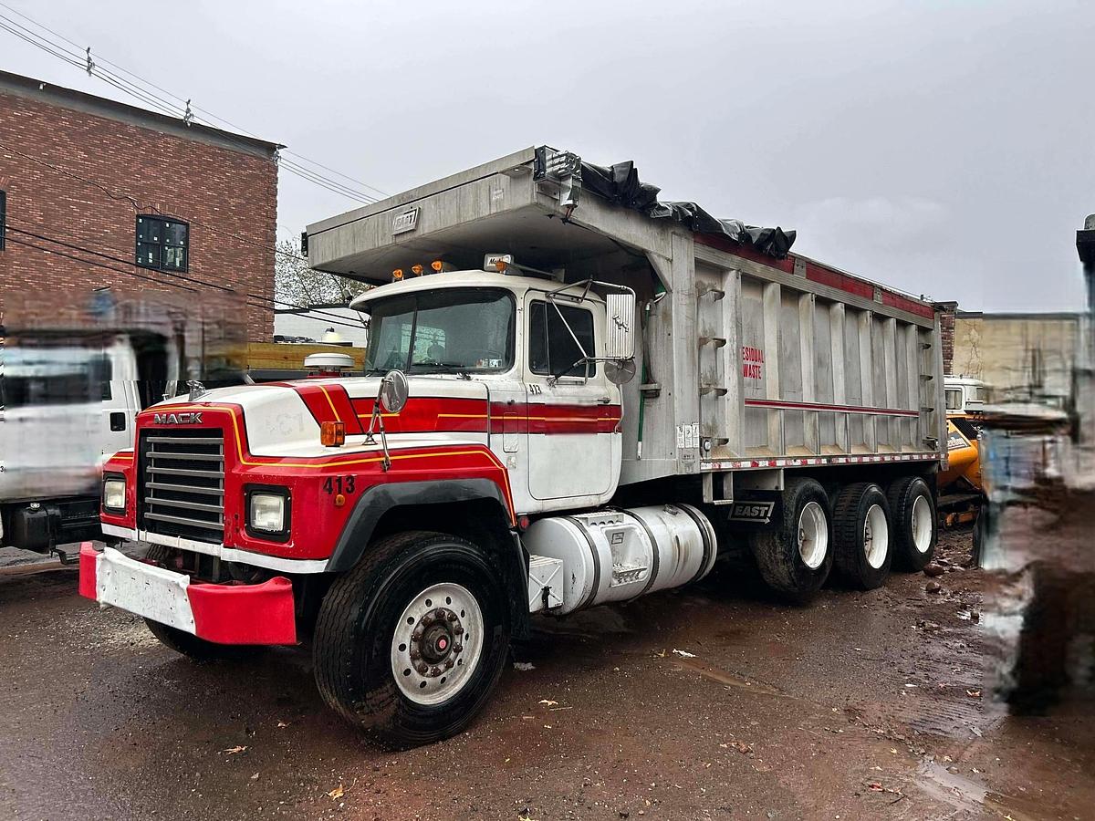 Used 2001 MACK RD688