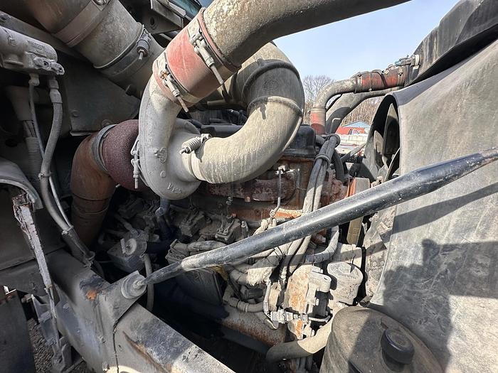 Used 2001 MACK DM688SX