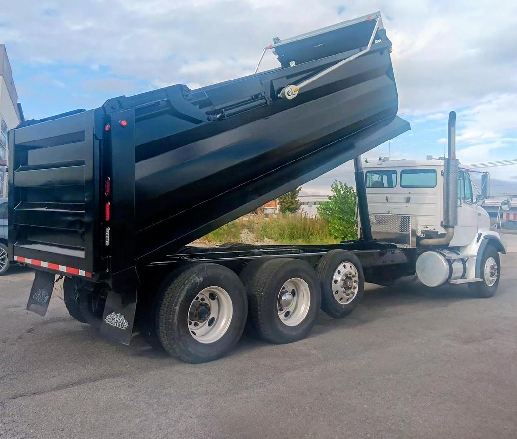 Used 2001 FREIGHTLINER FL 112