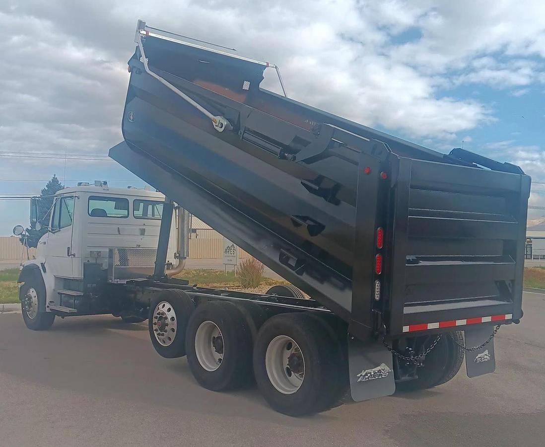 Used 2001 FREIGHTLINER FL 112