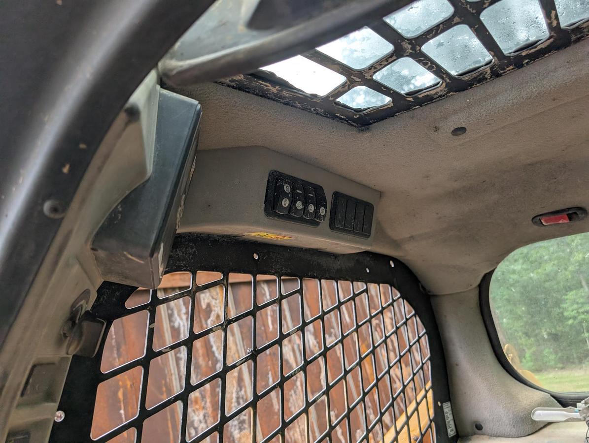 Used 2015 CATERPILLAR 239D