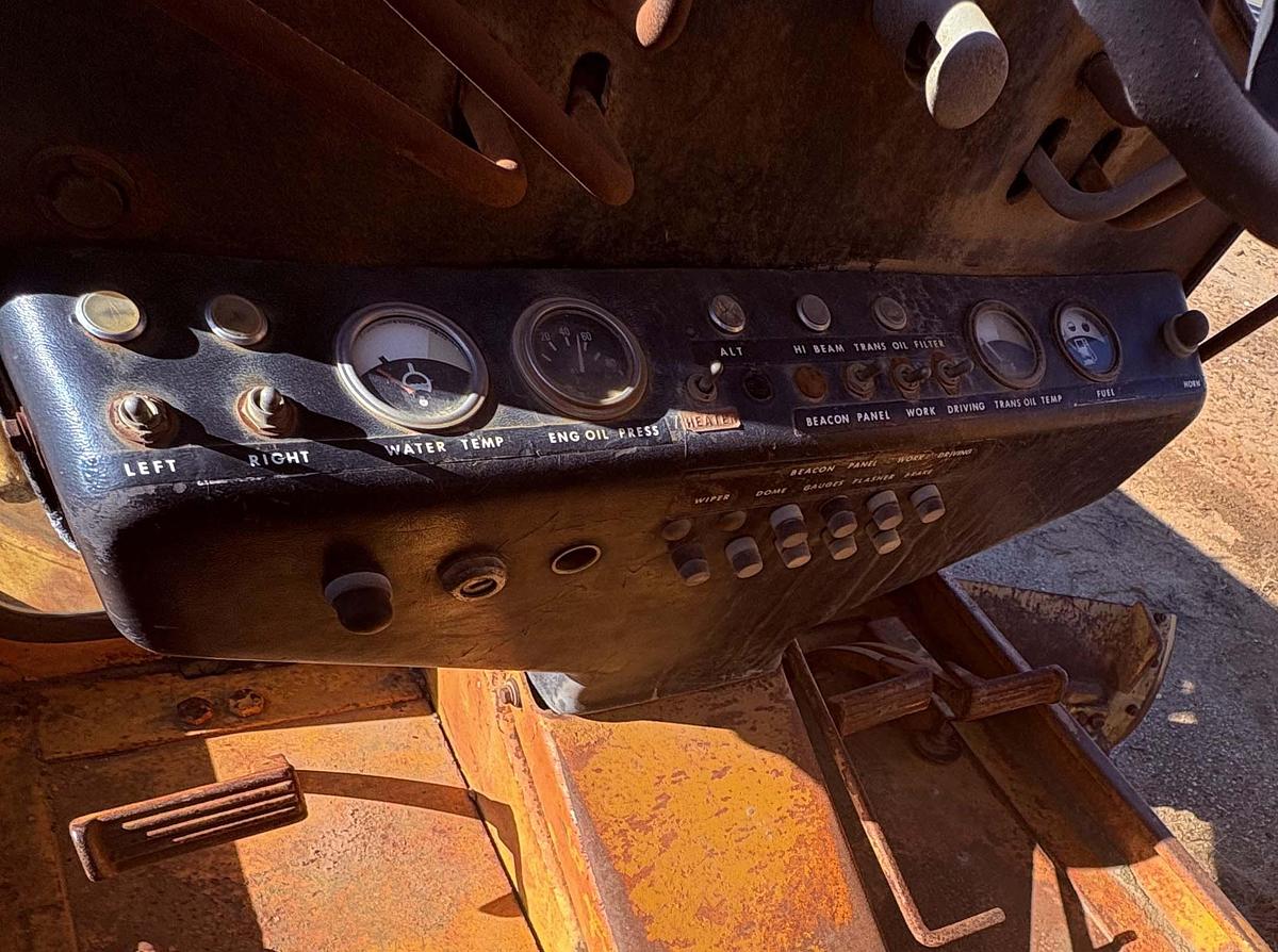 Used 1976 DEERE 570A